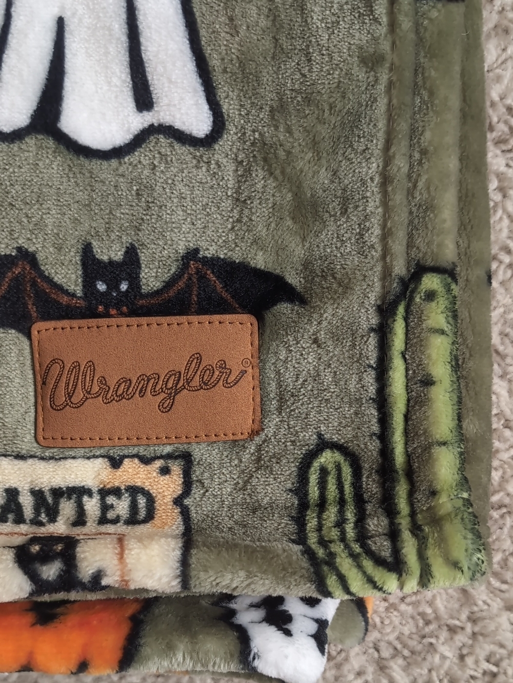 Wrangler Western Halloween Icon Oversized Halloween Plush Throw🕷 - Picture 7 of 9